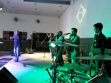 <div class='trigger trigger_error'><b>Erro na Linha: #90 ::</b> Undefined variable: page_title<br><small>/home/inazaren/public_html/site/themes/nazareno/artigo.php</small><span class='ajax_close'></span></div> - Foto 23